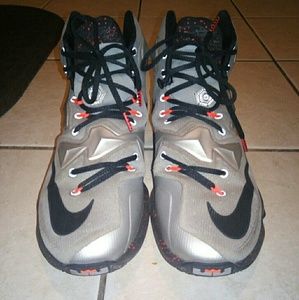 Lebron 13 Lava/Rubber city size 10
